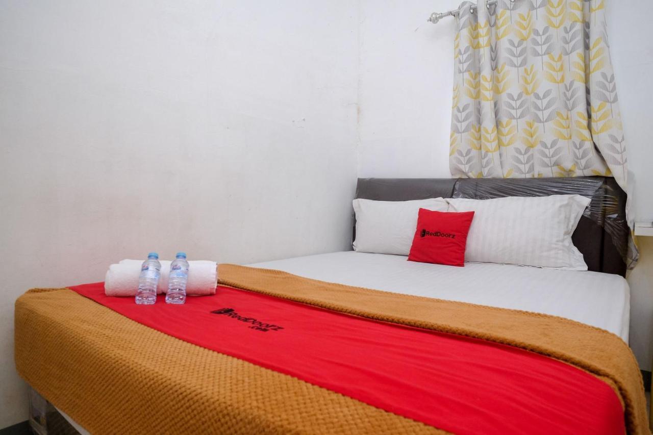 Hotel RedDoorz near Politeknik Manado Zewnętrze zdjęcie