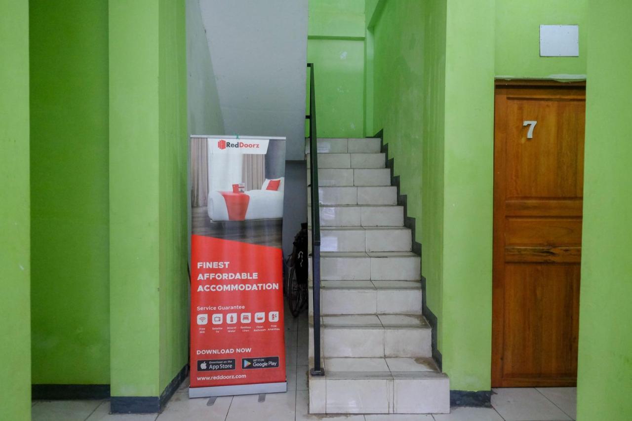 Hotel RedDoorz near Politeknik Manado Zewnętrze zdjęcie