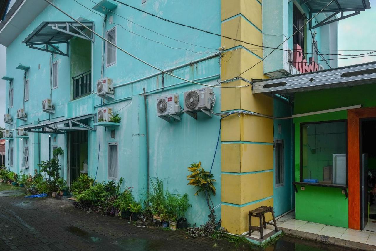 Hotel RedDoorz near Politeknik Manado Zewnętrze zdjęcie